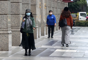 氣象局18日表示，19日起一連3天受南方雲系北移影響，中部以北濕冷，低溫將下探10度。（圖／中央社）