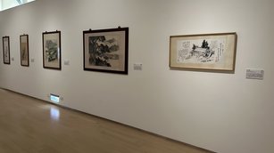 《打開藝術之門-典藏捐贈展》展出自2019年至2022年期間的部分捐贈作品，涵蓋了西畫、水墨、雕塑等多種類型。